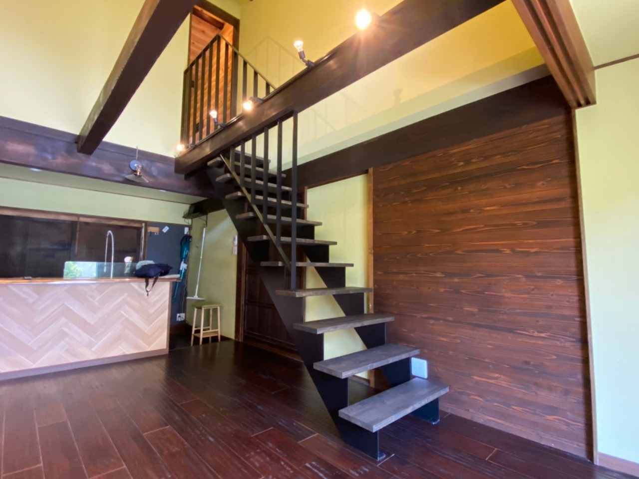 古民家の小屋裏改装工事 かっこいい スチール階段のこだわりポイント解説 鉄骨階段